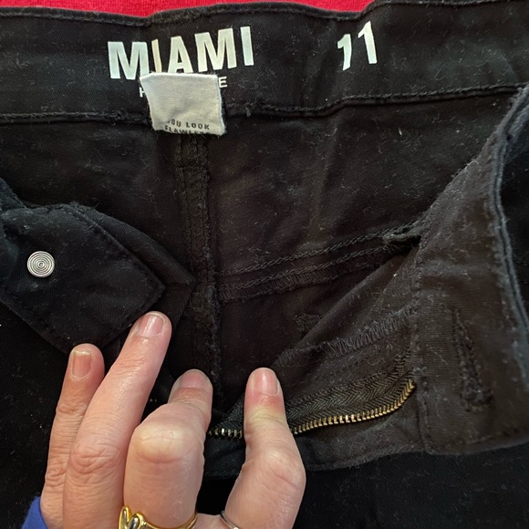 Black high waisted shorts - Picture 2 of 2